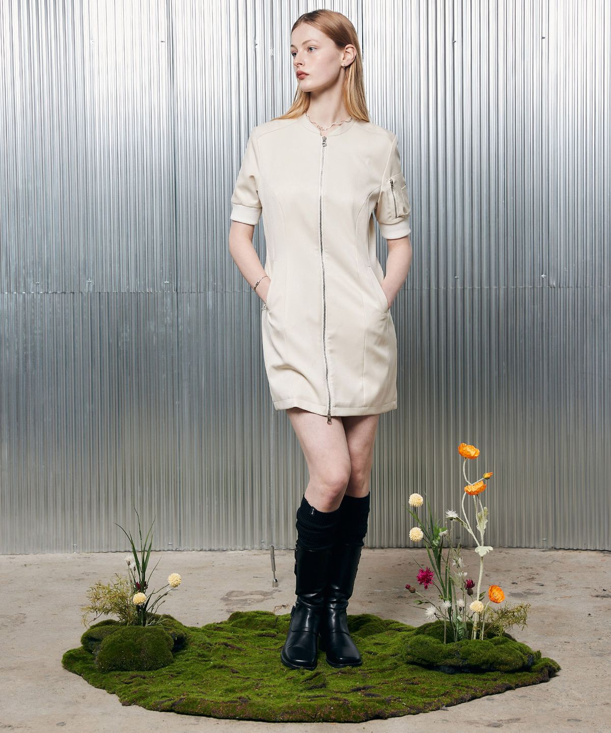 라티젠(LARTIGENT) L2 ZIP UP DRESS(BEIGE)