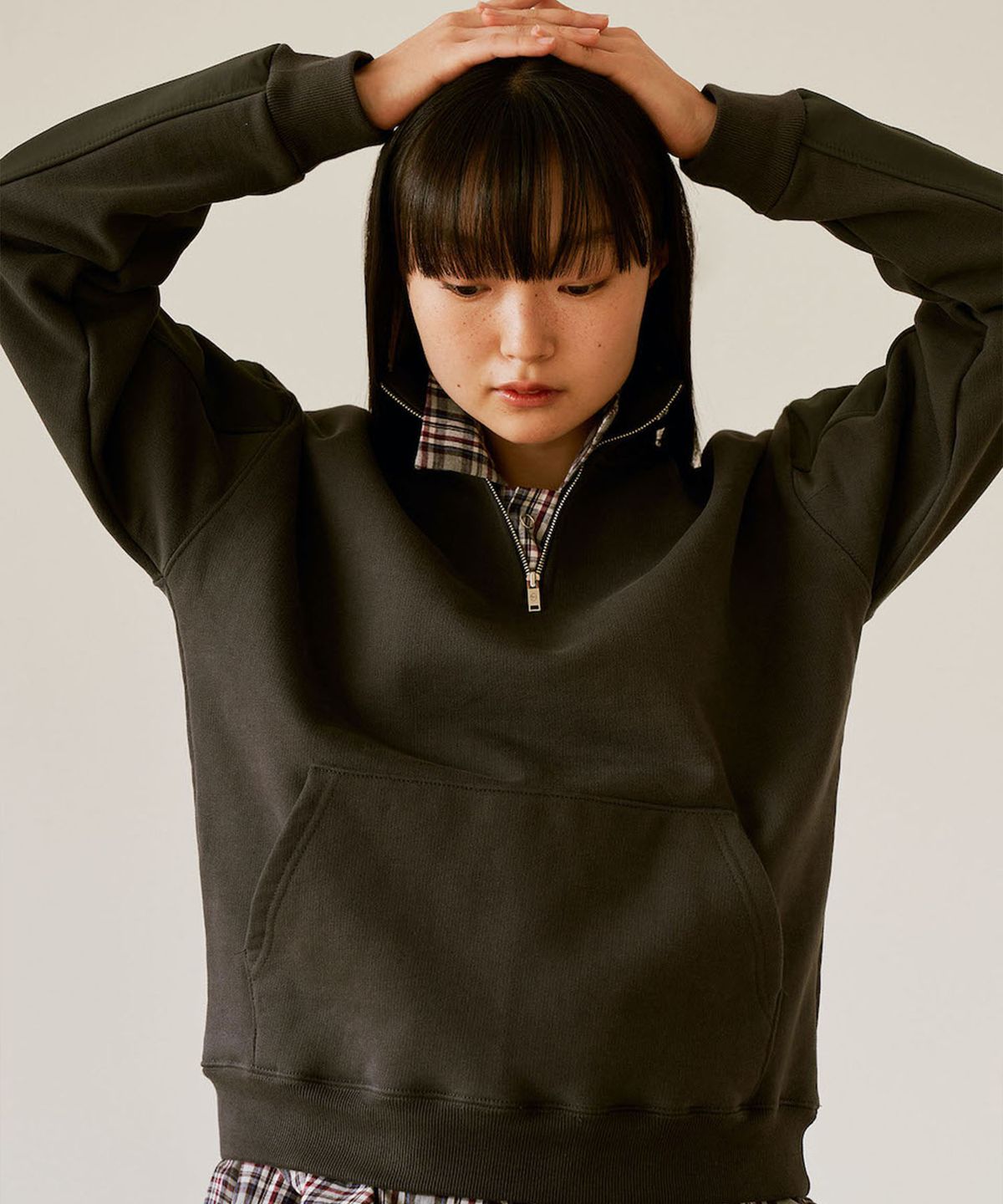 아우로(OURO) PATCHED HALF ZIPUP [ CHARCOAL ]