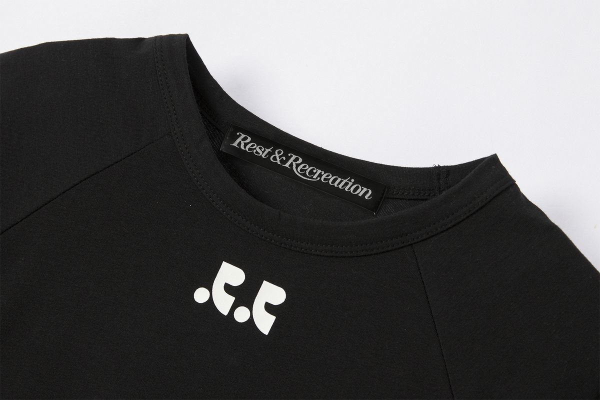 레스트앤레크레이션(REST&RECREATION) RR LOGO CROP T-SHIRT BLACK