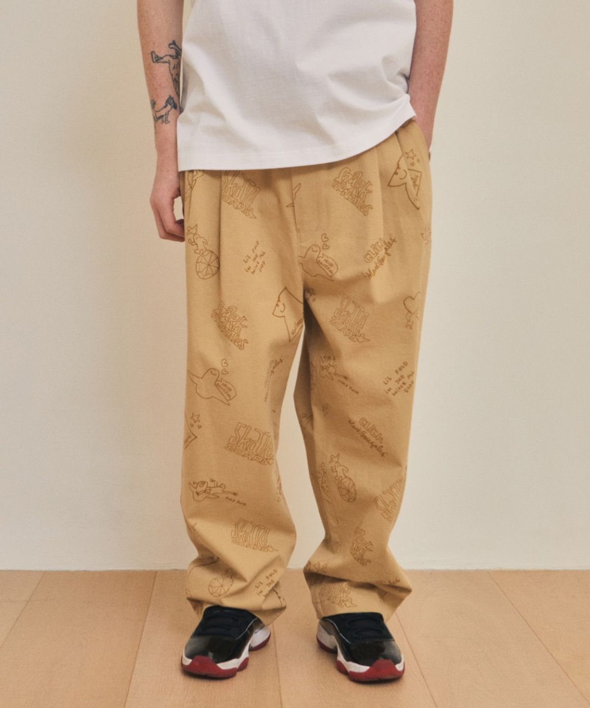 마크곤잘레스(MARK GONZALES) ALLOVER PRINT TWILL EASY PANT - BEIGE