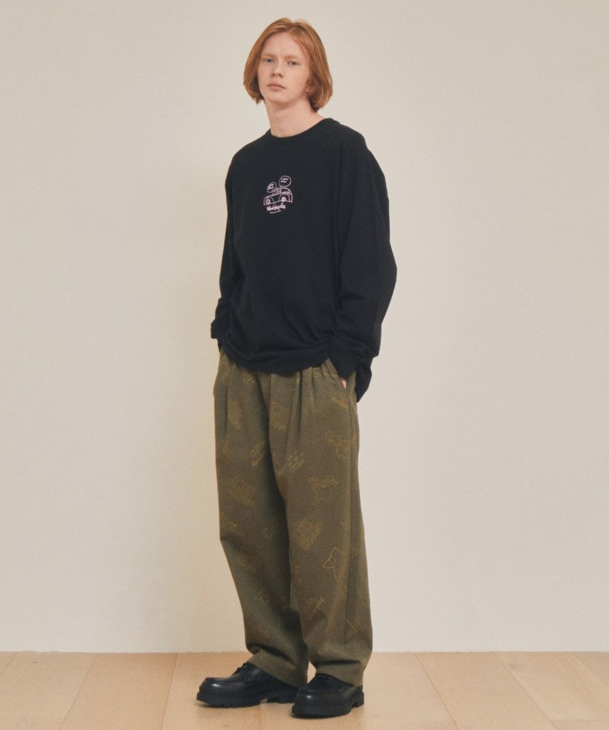마크곤잘레스(MARK GONZALES) ALLOVER PRINT TWILL EASY PANT - KHAKI