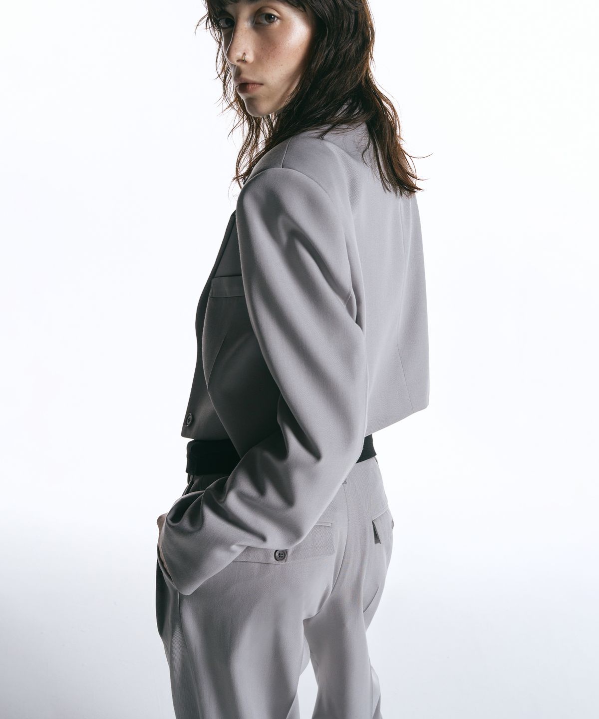 인사일런스 우먼(INSILENCE WOMEN) 크롭 울 블레이저 LIGHT GREY