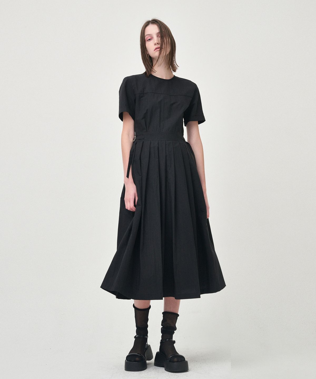 에트몽(ETMON) Half Sleeve Pleats Dress, Black