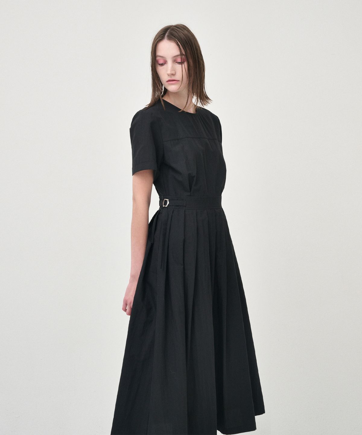 에트몽(ETMON) Half Sleeve Pleats Dress, Black