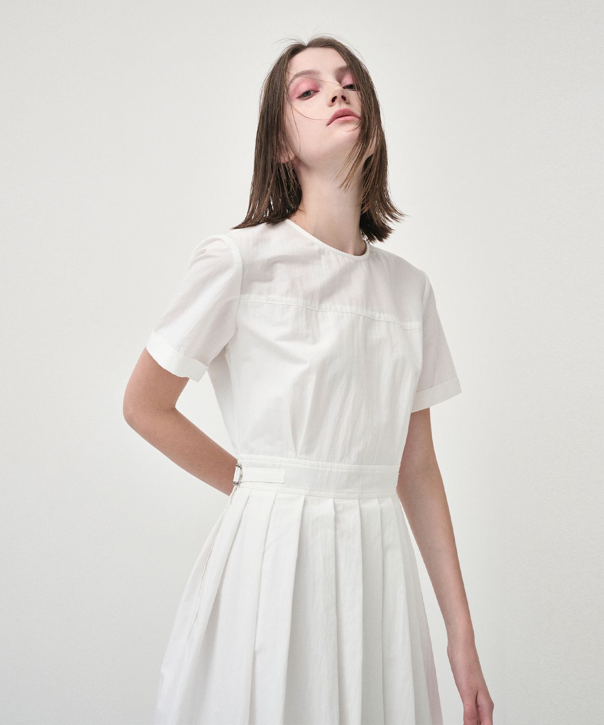 에트몽(ETMON) Half Sleeve Pleats Dress, White