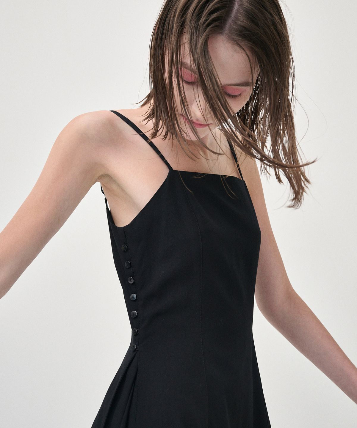에트몽(ETMON) Slip Line Button Detail Dress, Black