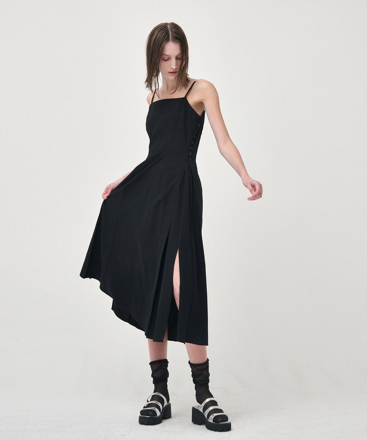 에트몽(ETMON) Slip Line Button Detail Dress, Black