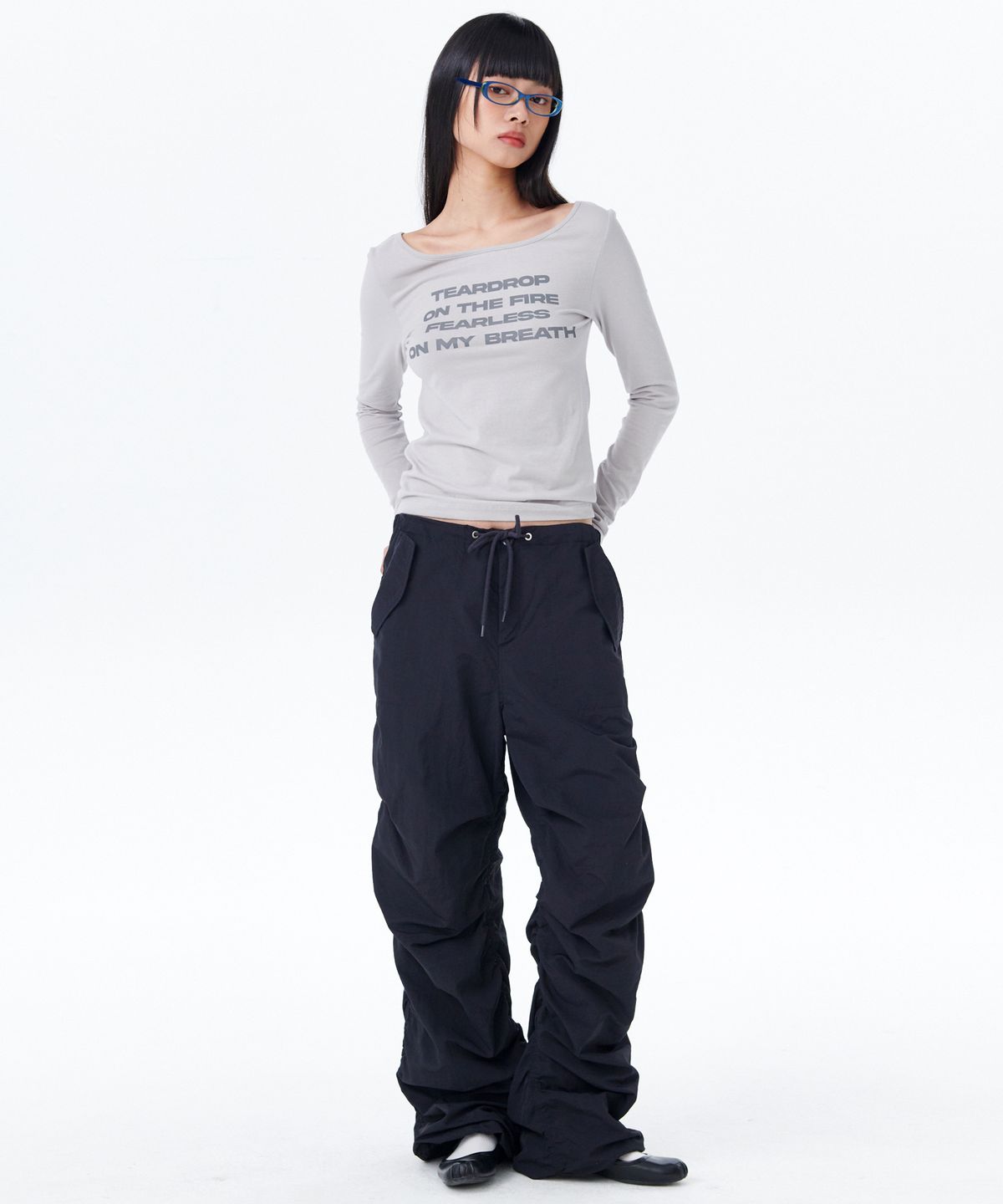러닝하이(RUNNINGHIGH) 레터링 슬림 L/S 티 [그레이]