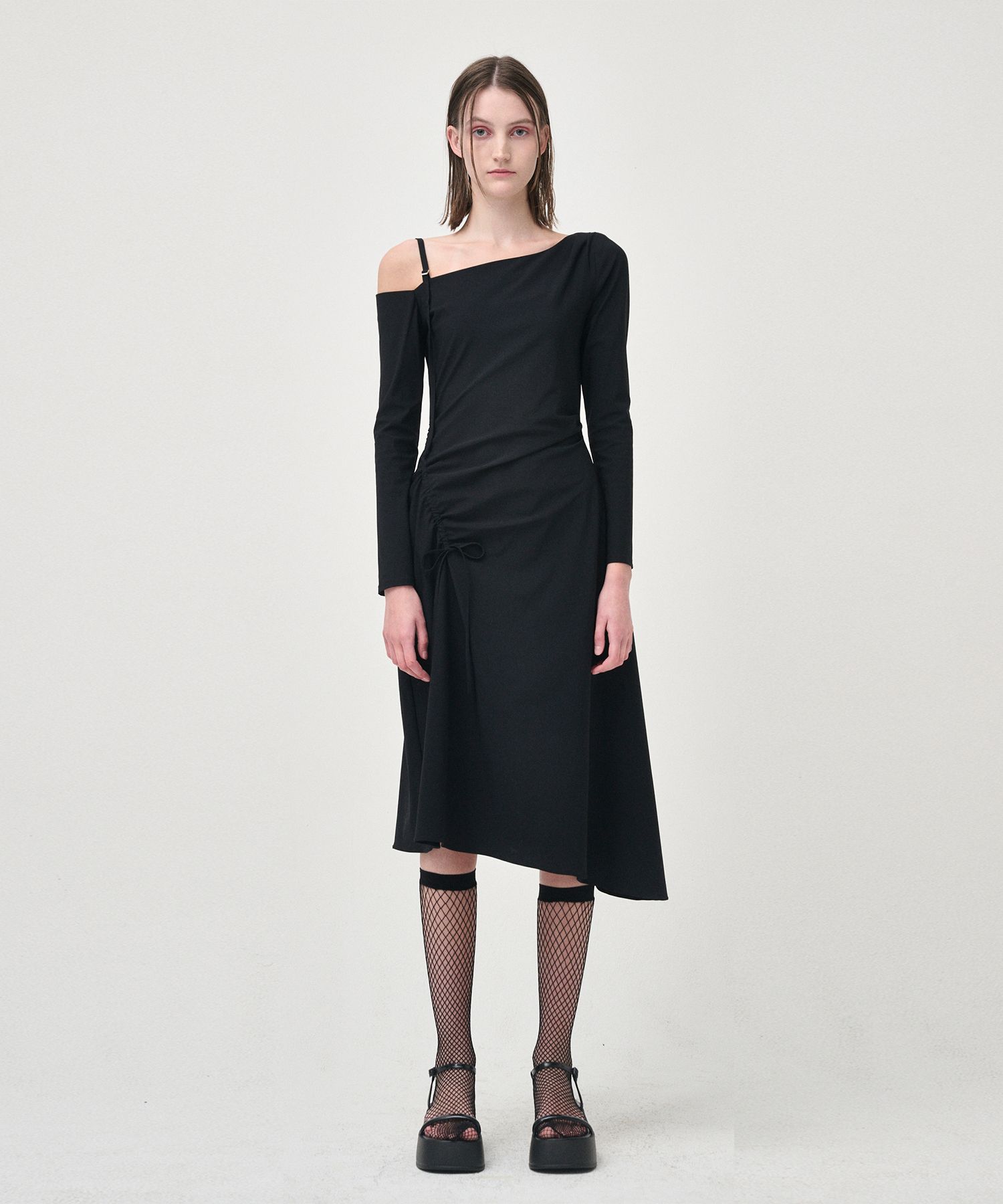 MUSINSA公式 | ETMON One Off Shoulder Shirring Dress, Black