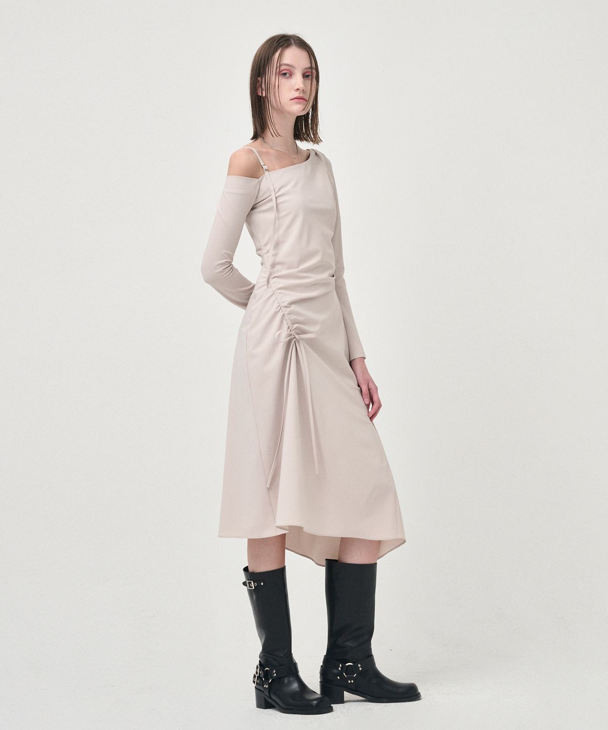 에트몽(ETMON) One Off Shoulder Shirring dress, Beige