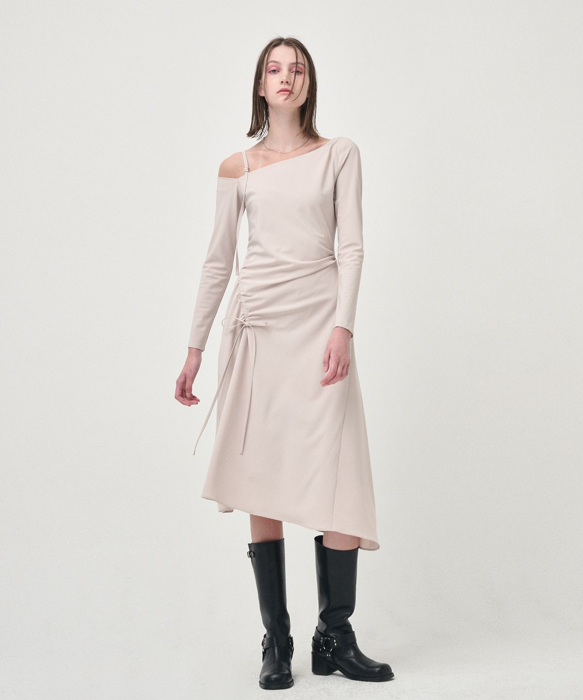 에트몽(ETMON) One Off Shoulder Shirring dress, Beige