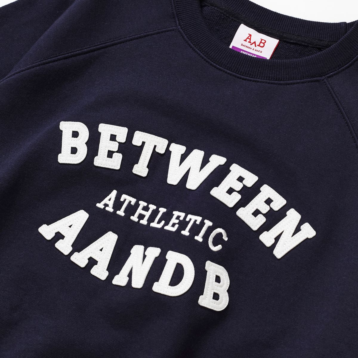 비트윈에이앤비(BETWEEN A AND B) 레글런 반팔 스웨트셔츠 [네이비]