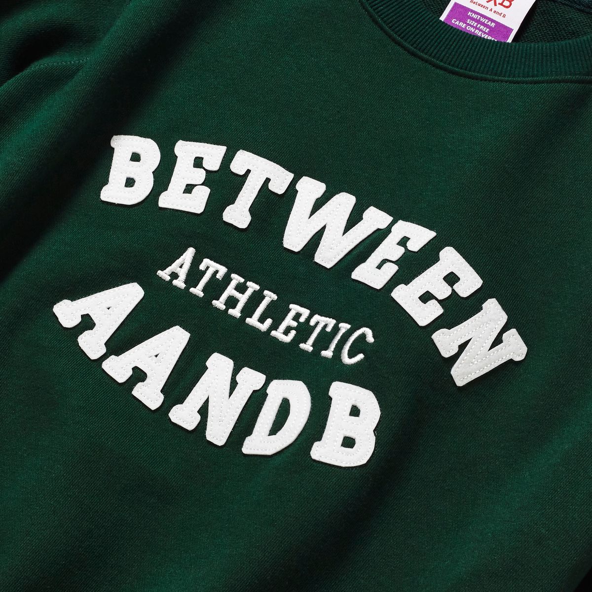 비트윈에이앤비(BETWEEN A AND B) 레글런 반팔 스웨트셔츠 [딥그린]