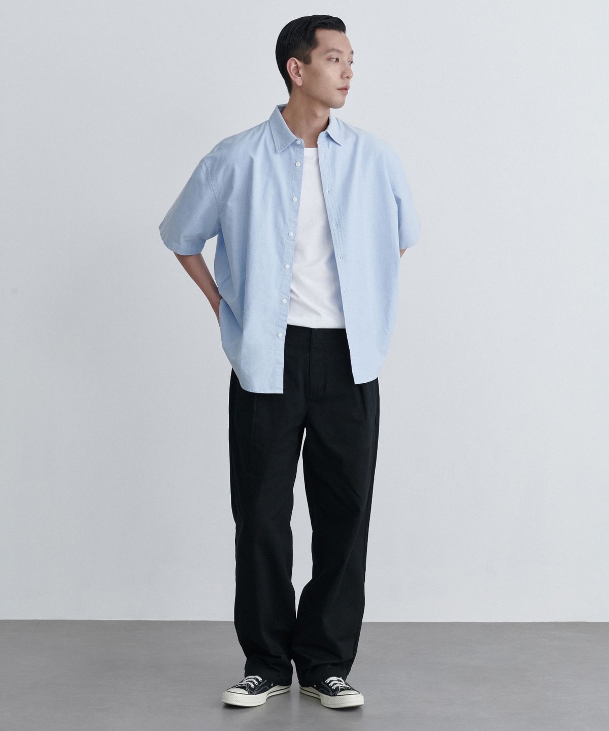 무신사 스탠다드(MUSINSA STANDARD) 리버스 원 턱 레귤러 핏 치노 팬츠 [블랙]