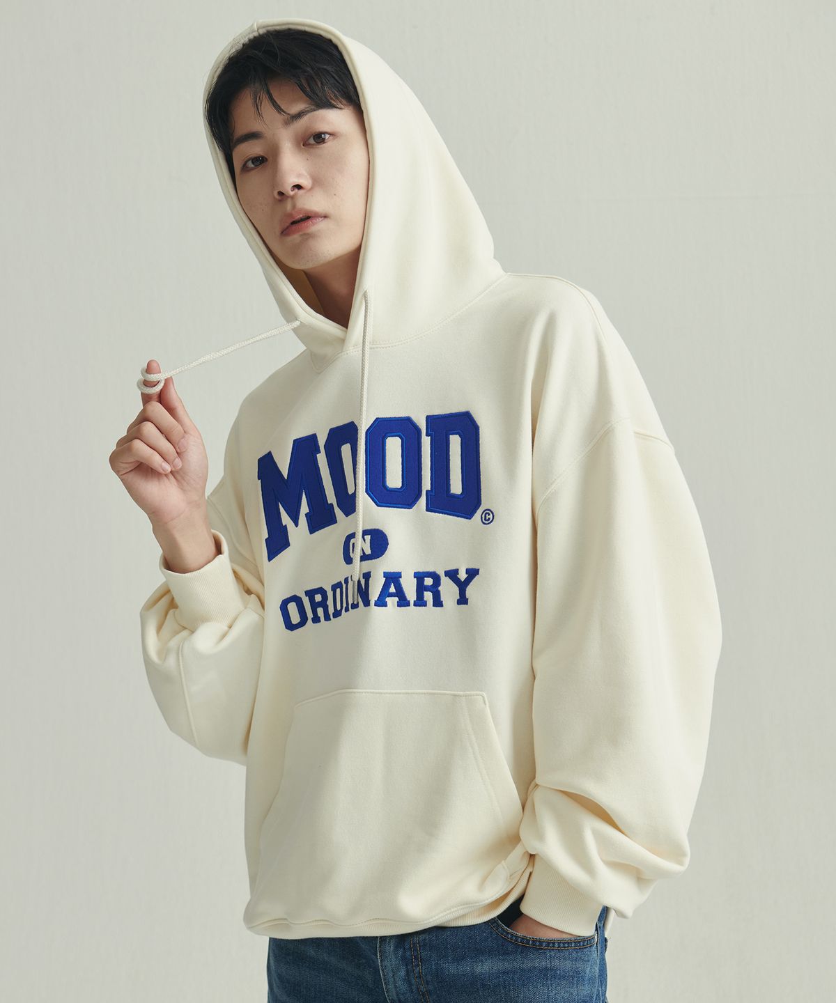 엠오오(MOO) 벌룬오버 로고자수 후드 - 크림