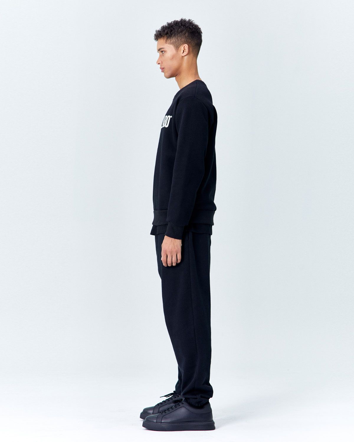 어퍼콜라보(UPPERCOLLABO) 래셔널 스웨트 셔츠 블랙