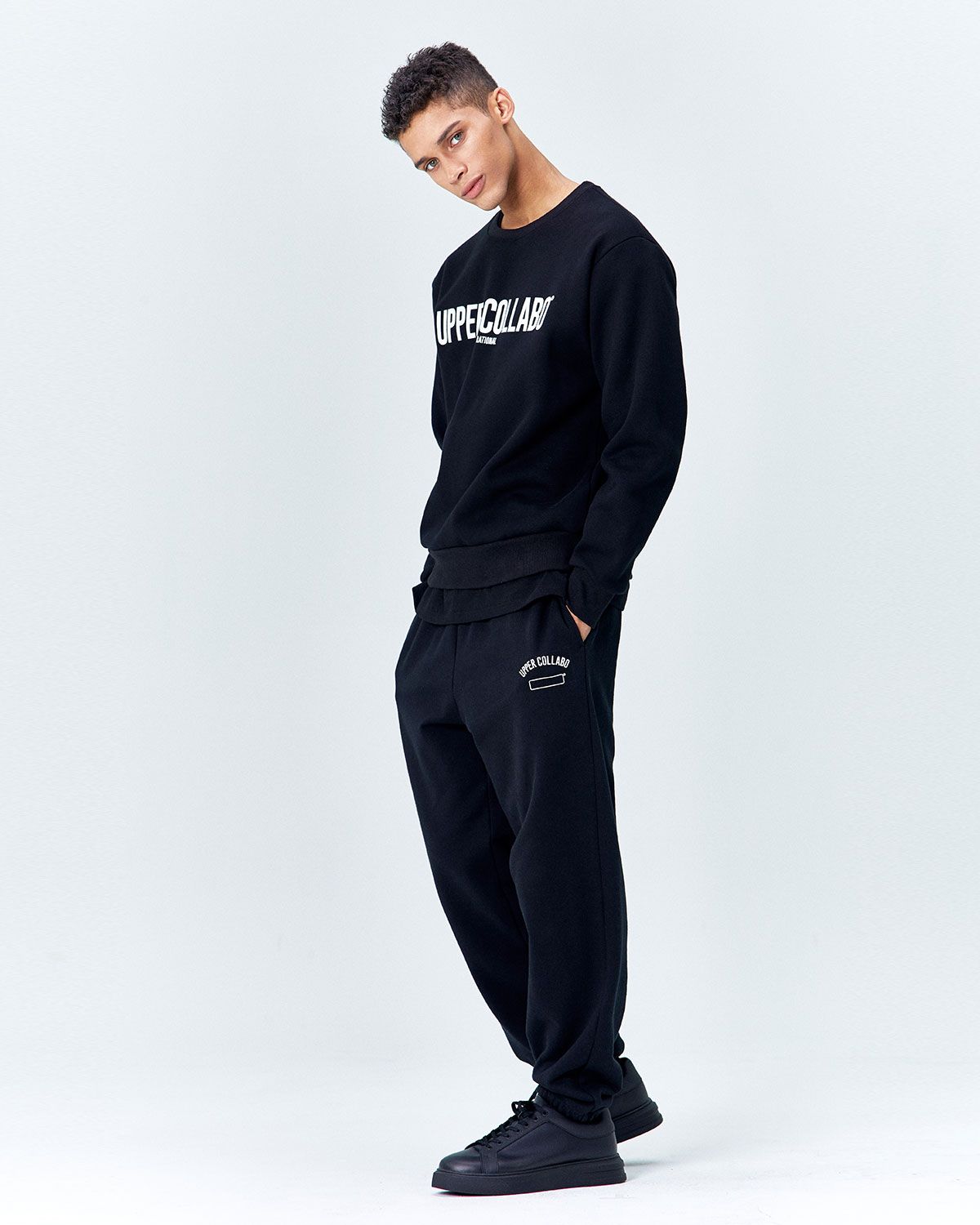 어퍼콜라보(UPPERCOLLABO) 래셔널 스웨트 셔츠 블랙