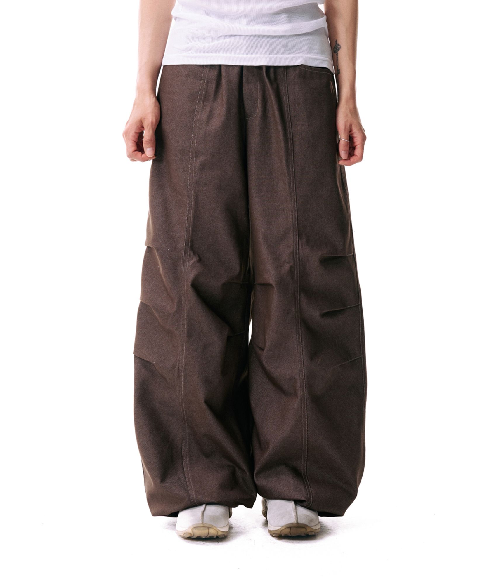 MUSINSA | AAKAM Knee Pin-tuck Printed Denim Pants (Brown)