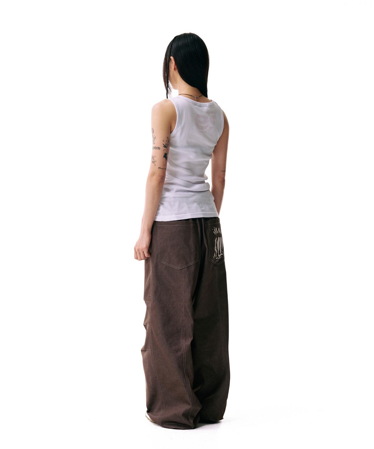 아캄(AAKAM) Knee Pin-tuck Printed Denim Pants (Brown)