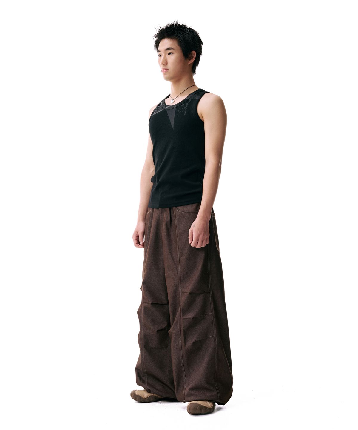 아캄(AAKAM) Knee Pin-tuck Printed Denim Pants (Brown)