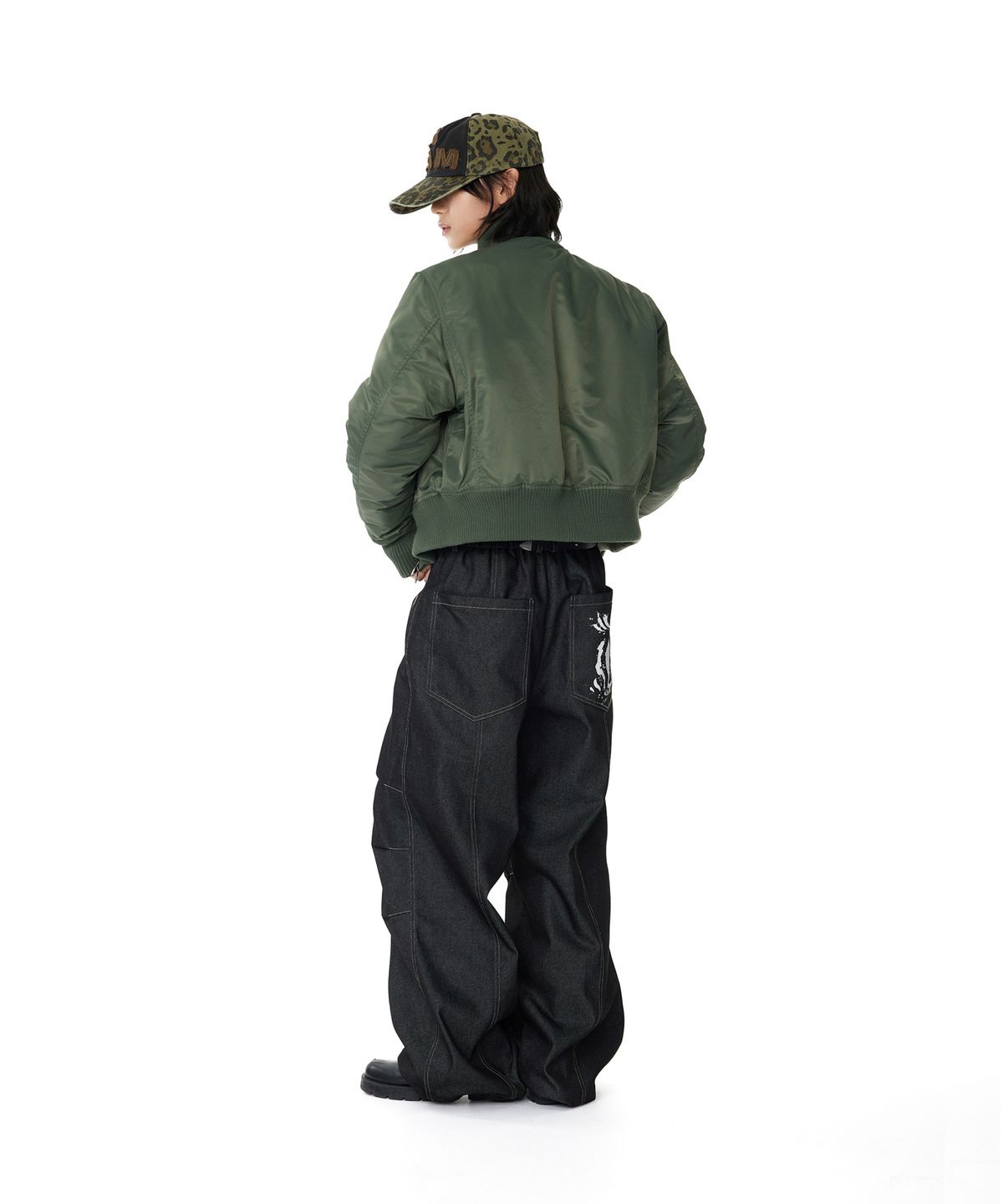 아캄(AAKAM) Knee Pin-tuck Printed Denim Pants (Black)