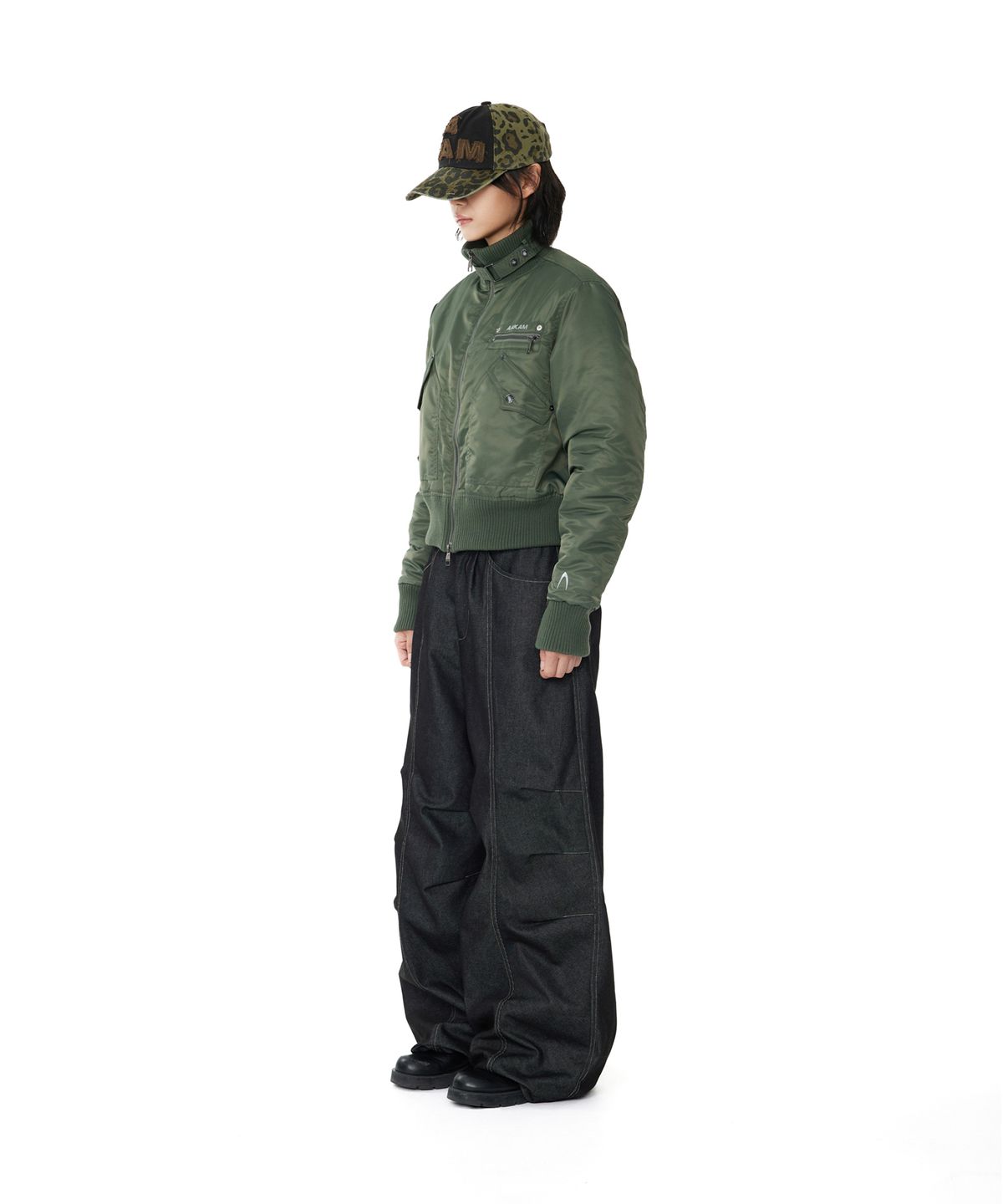 아캄(AAKAM) Knee Pin-tuck Printed Denim Pants (Black)