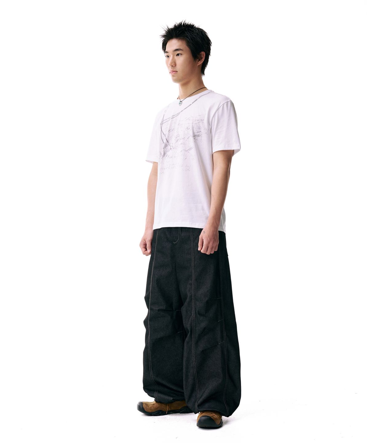 아캄(AAKAM) Knee Pin-tuck Printed Denim Pants (Black)
