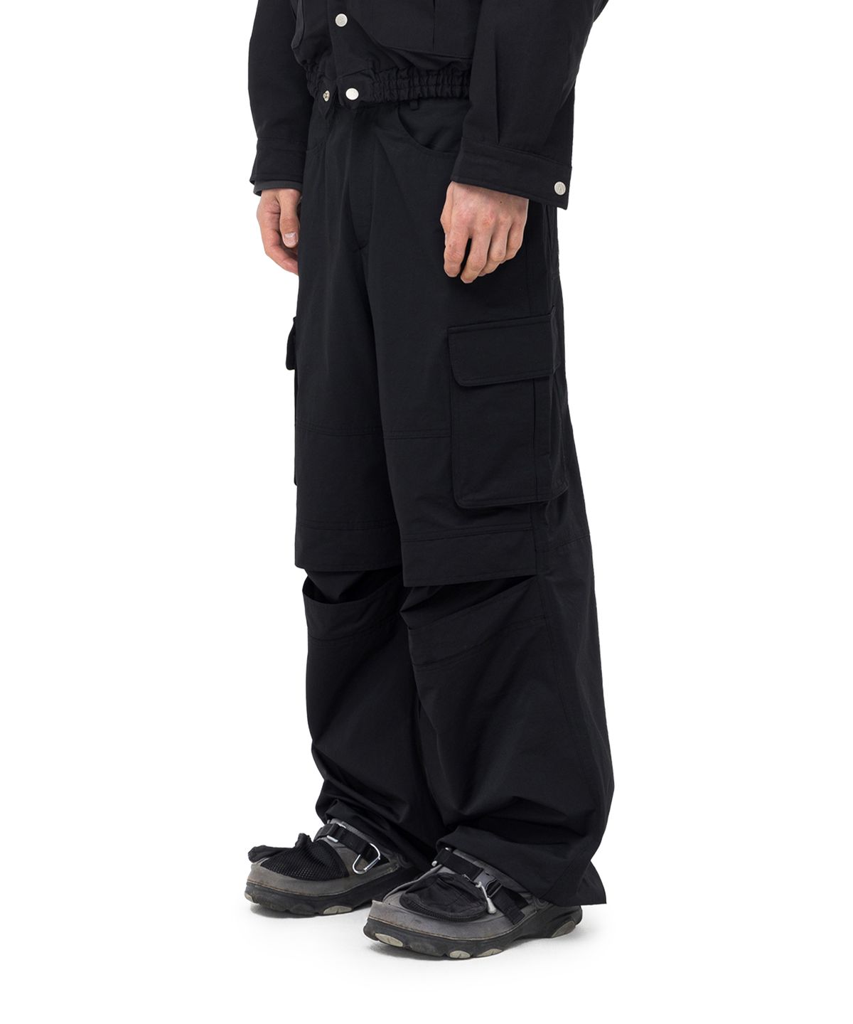 아캄(AAKAM) Knee Slit Cargo Pants (Black)