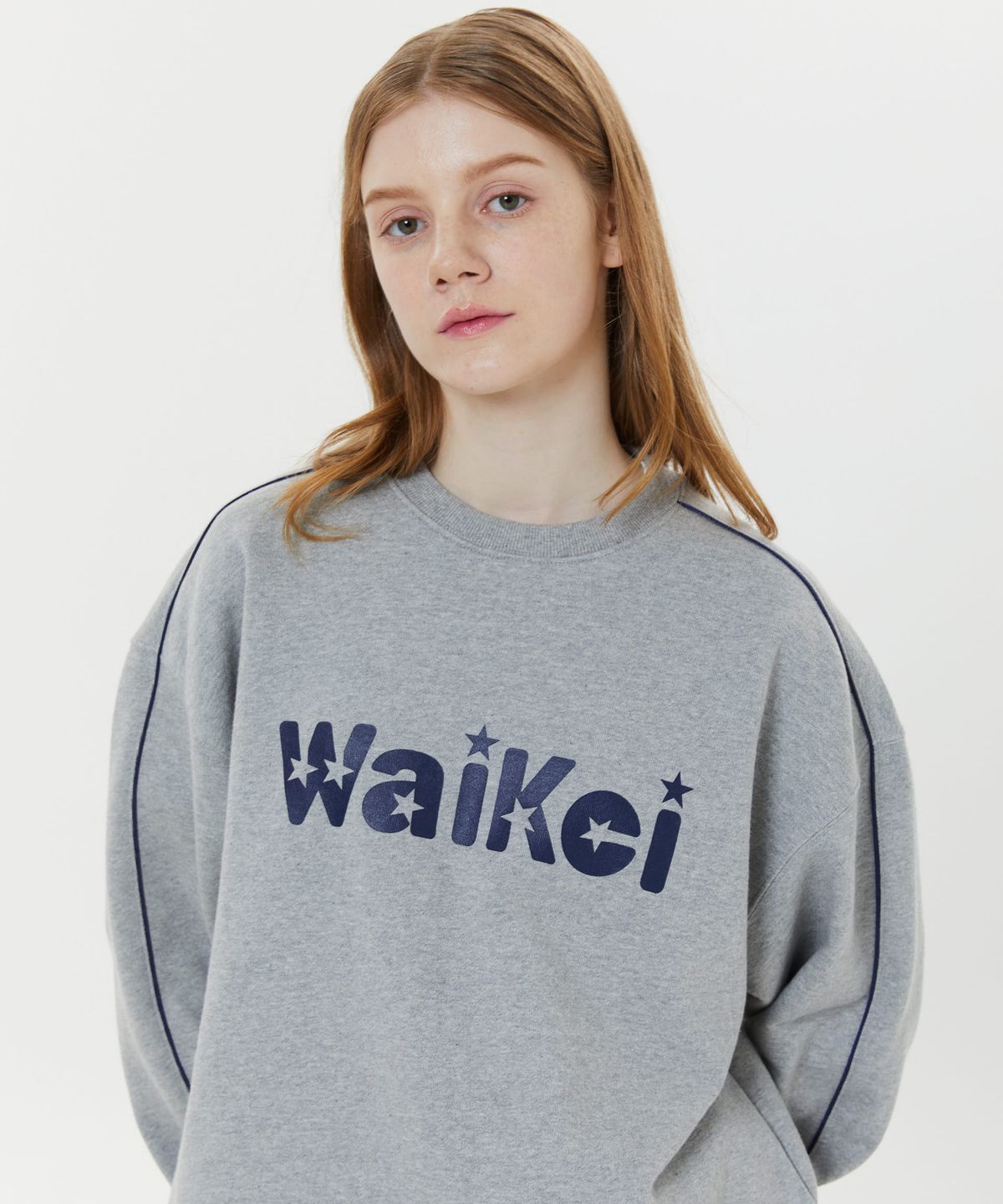 와이케이(WAIKEI) 파이핑 스타 로고 맨투맨 그레이