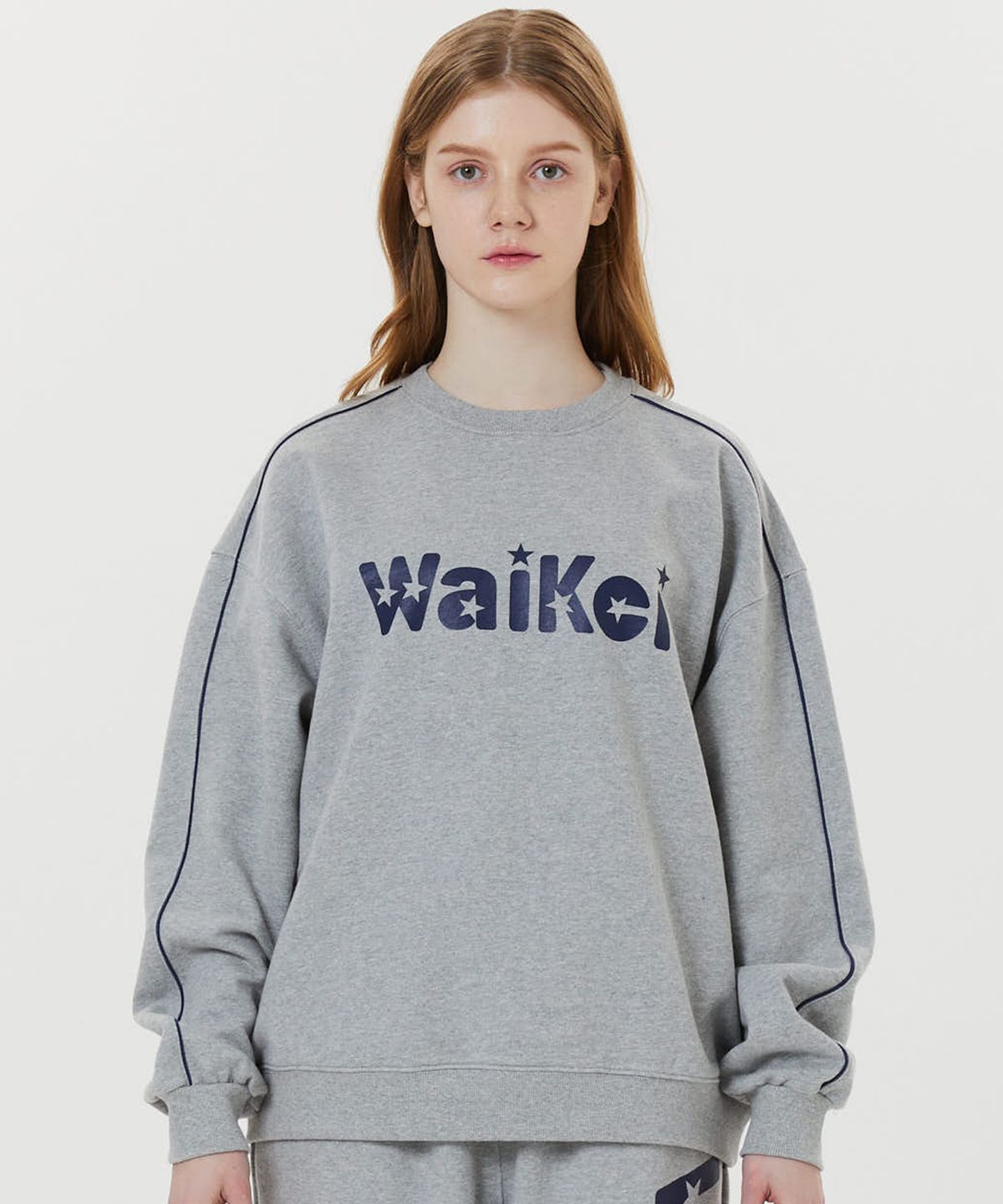 와이케이(WAIKEI) 파이핑 스타 로고 맨투맨 그레이