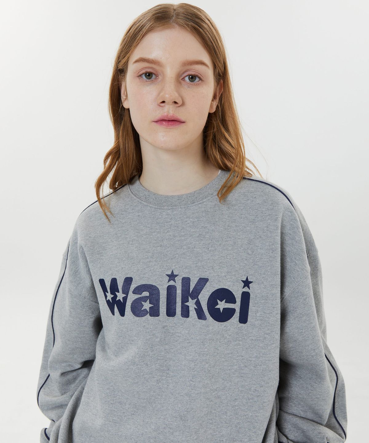와이케이(WAIKEI) 파이핑 스타 로고 맨투맨 그레이
