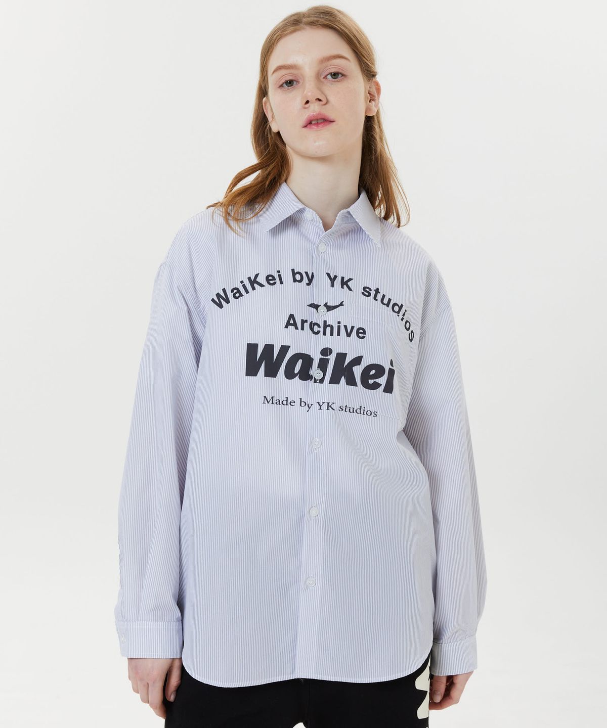 와이케이(WAIKEI) 아치 로고 스트라이프 셔츠 그레이