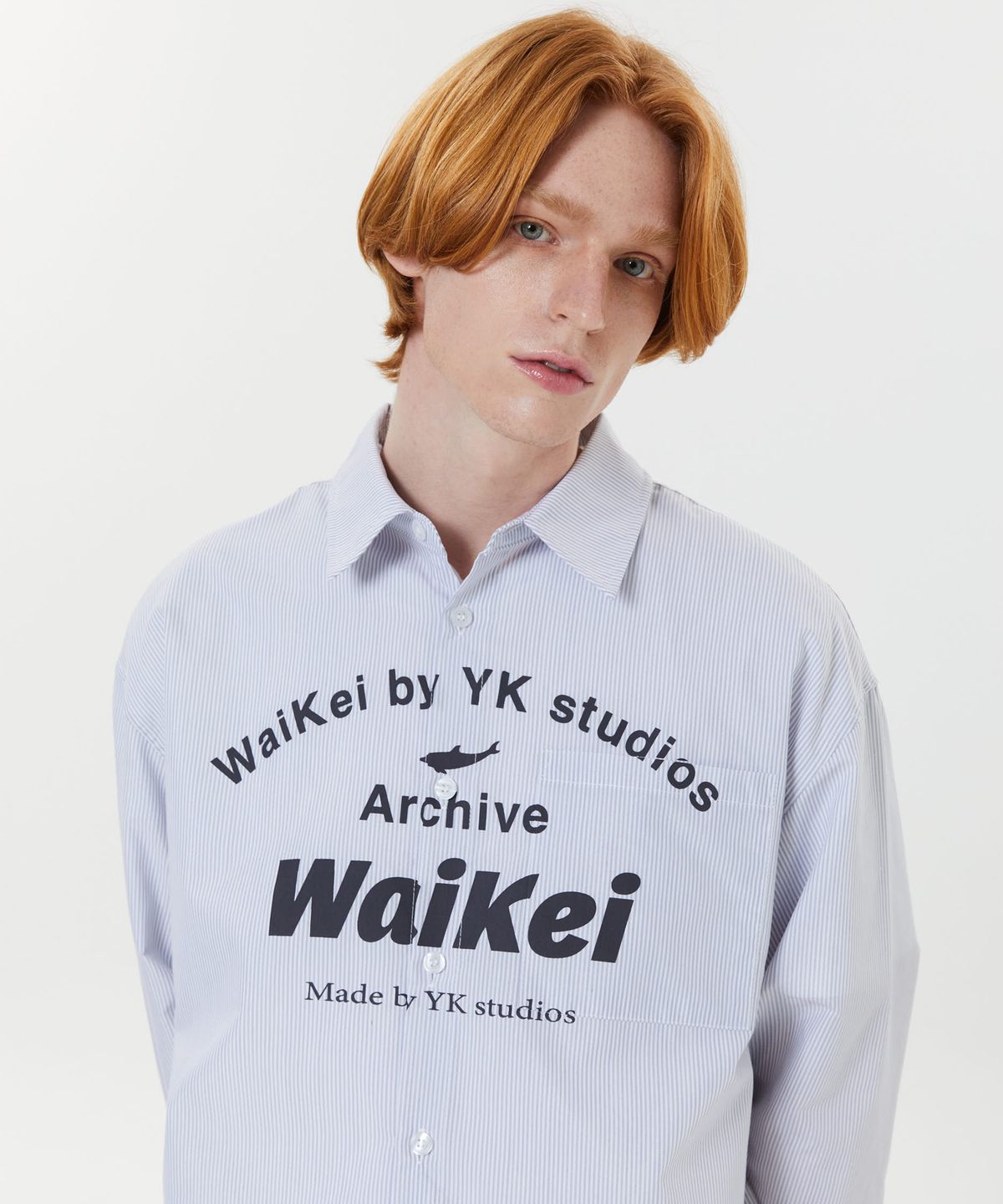 와이케이(WAIKEI) 아치 로고 스트라이프 셔츠 그레이