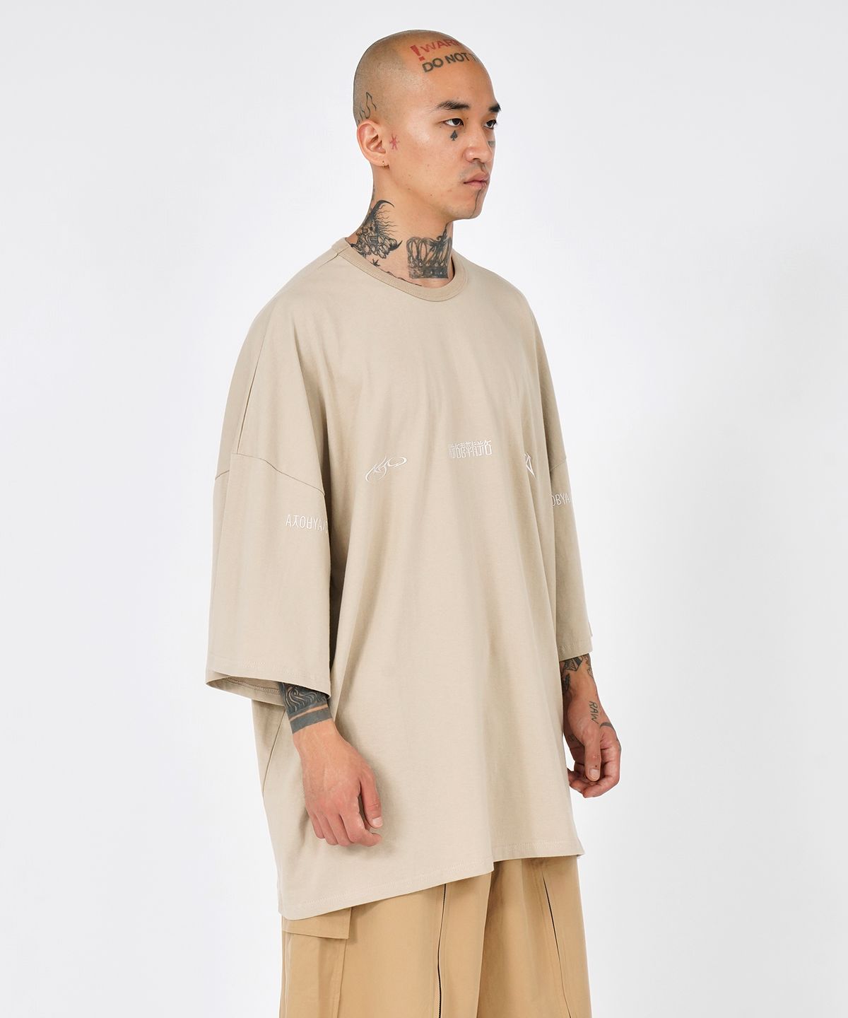 아조바이아조(AJOBYAJO) Total Logo T-Shirt [BEIGE]