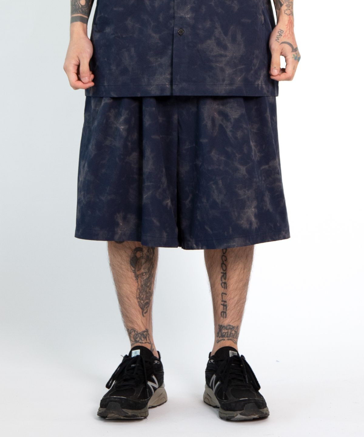아조바이아조(AJOBYAJO) Tie-Dye Shorts [NAVY]