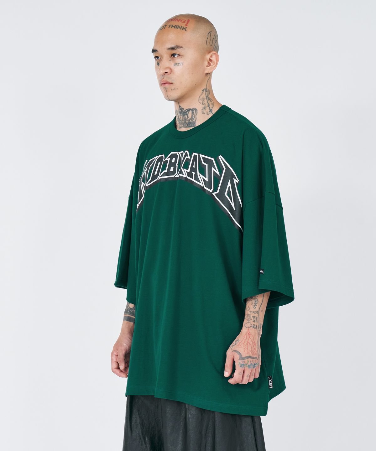 아조바이아조(AJOBYAJO) [PBA] AJOLICA T-Shirt [GREEN]