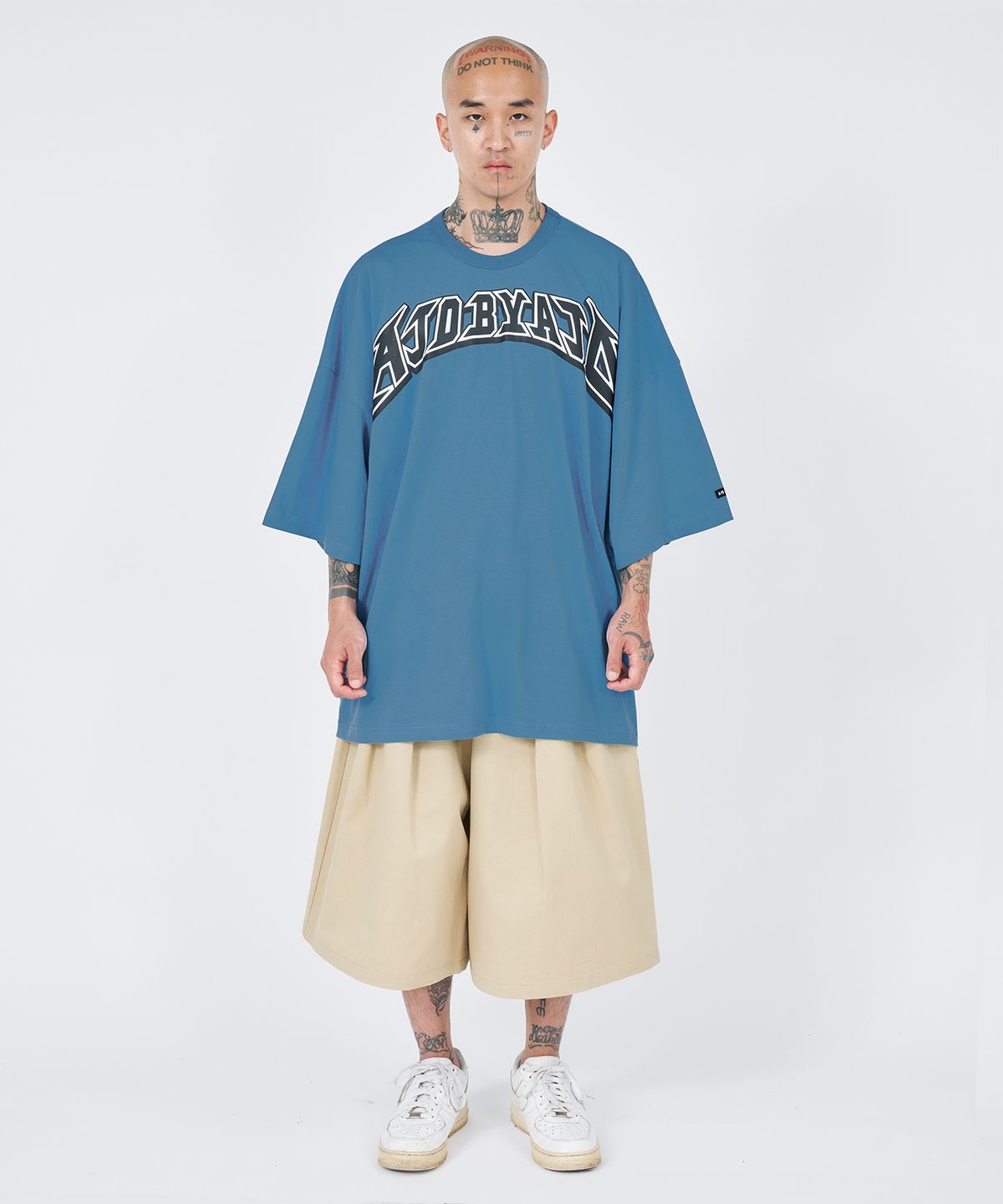 아조바이아조(AJOBYAJO) [PBA] AJOLICA T-Shirt [SKY BLUE]