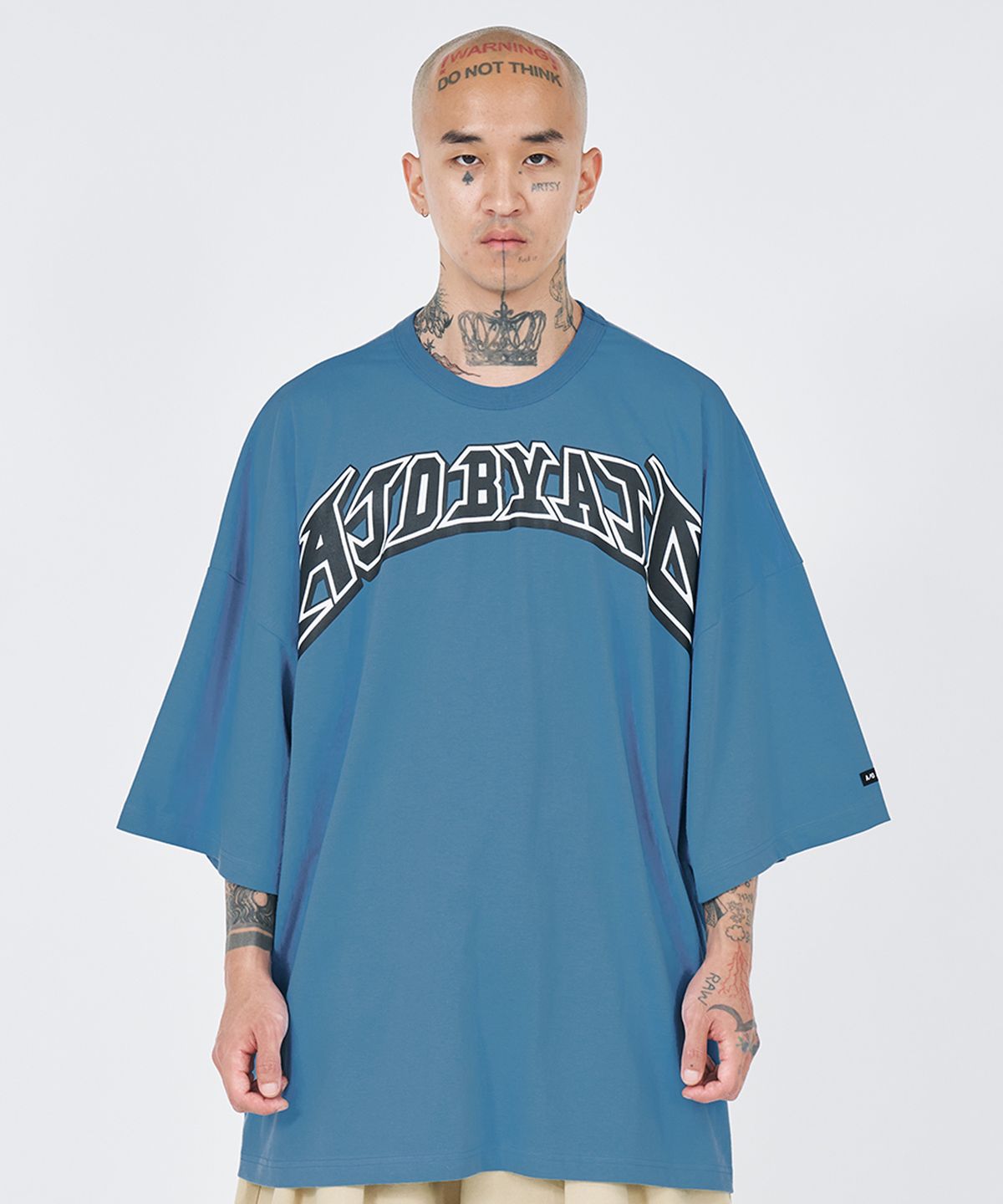 아조바이아조(AJOBYAJO) [PBA] AJOLICA T-Shirt [SKY BLUE]