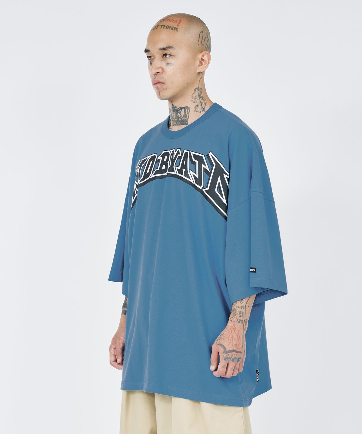 아조바이아조(AJOBYAJO) [PBA] AJOLICA T-Shirt [SKY BLUE]
