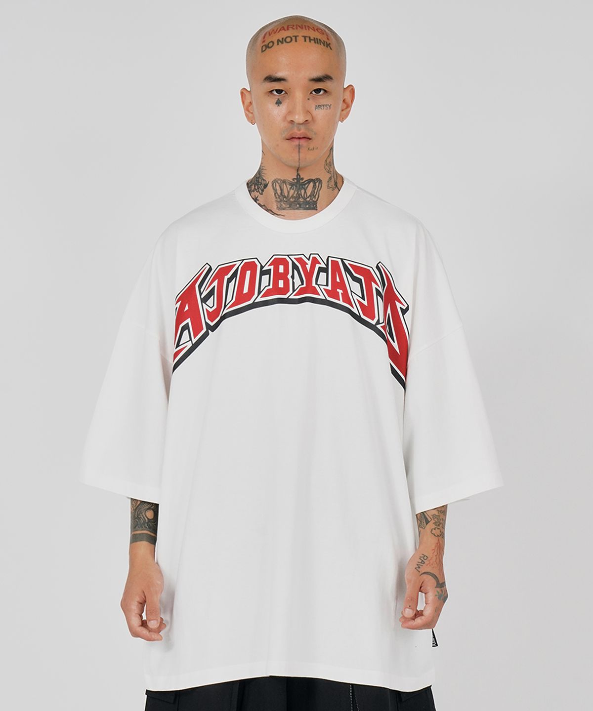아조바이아조(AJOBYAJO) [PBA] AJOLICA T-Shirt [WHITE]