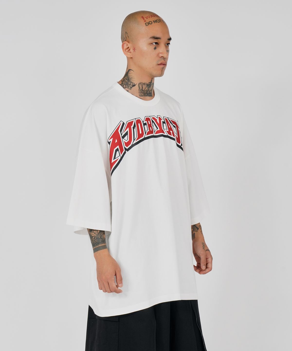 아조바이아조(AJOBYAJO) [PBA] AJOLICA T-Shirt [WHITE]