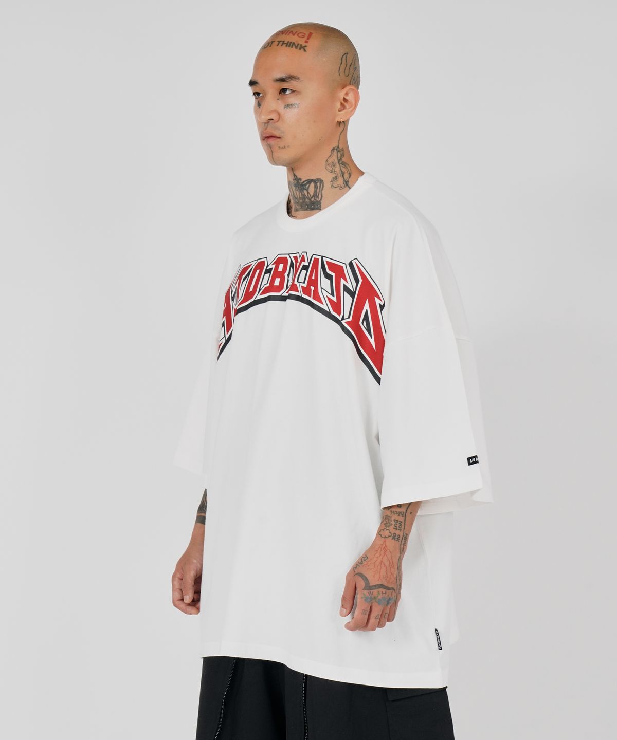 아조바이아조(AJOBYAJO) [PBA] AJOLICA T-Shirt [WHITE]