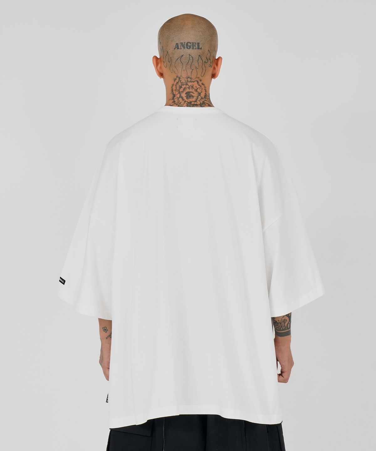 아조바이아조(AJOBYAJO) [PBA] AJOLICA T-Shirt [WHITE]