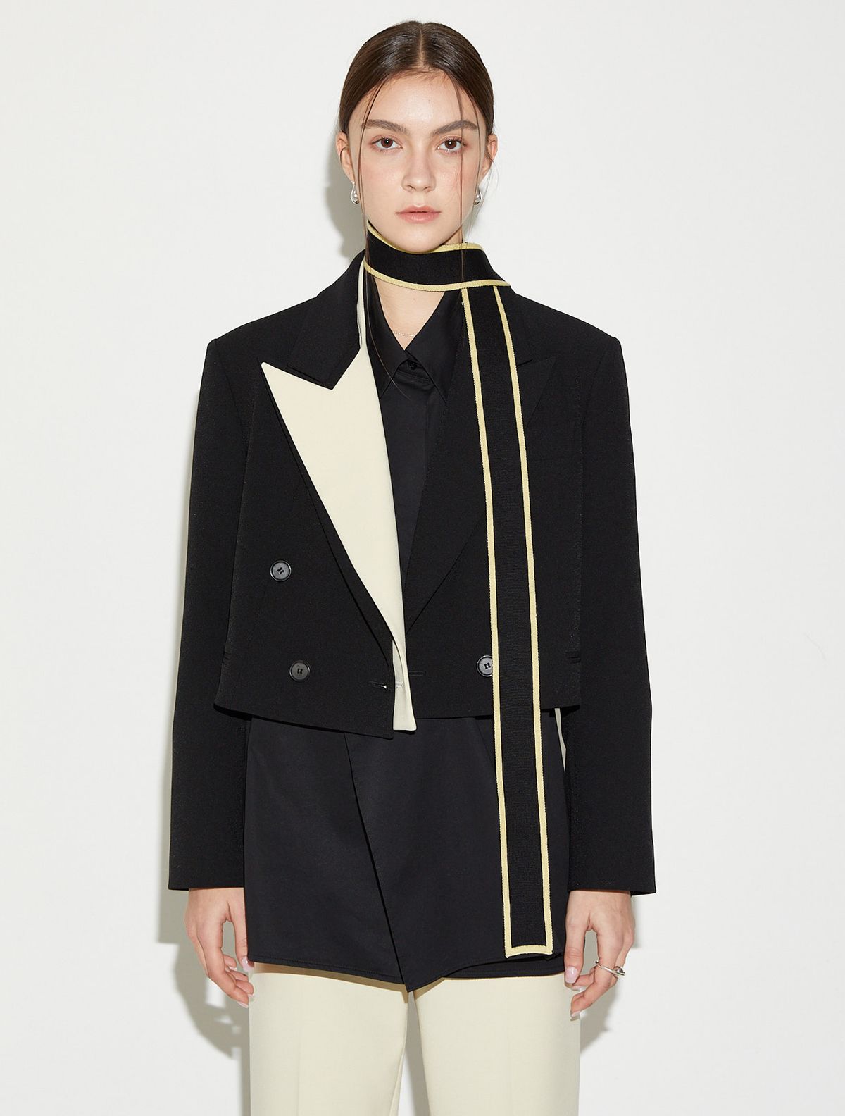 르이엘(LE YIEL) Peaked Collar Crop Jacket_Black + Butter Yellow 피크드 카라 크롭 자켓_블랙+버터 옐로우