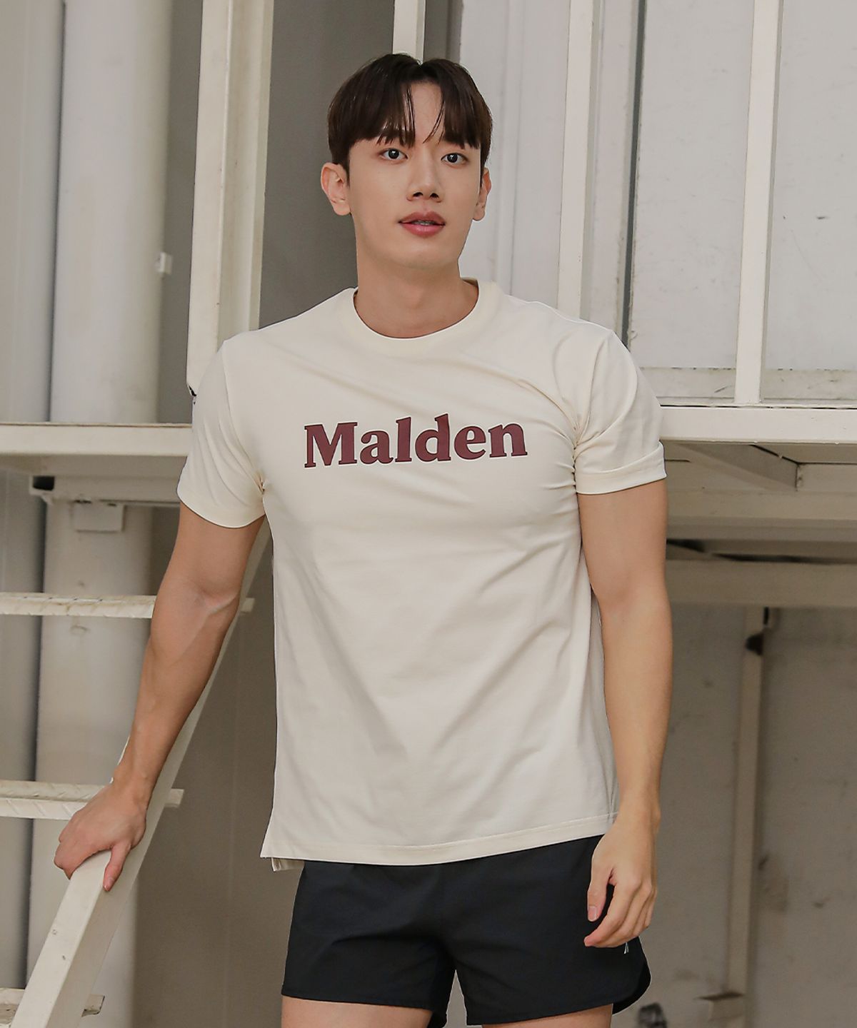 몰든(MALDEN) 에어리즈 로고 반팔 티셔츠