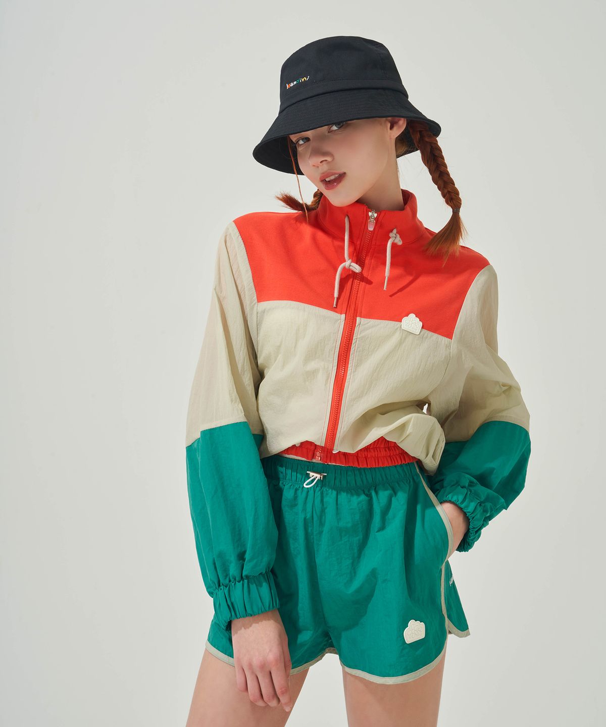 칸디니(KANDINI) 블랙 로고 버킷햇