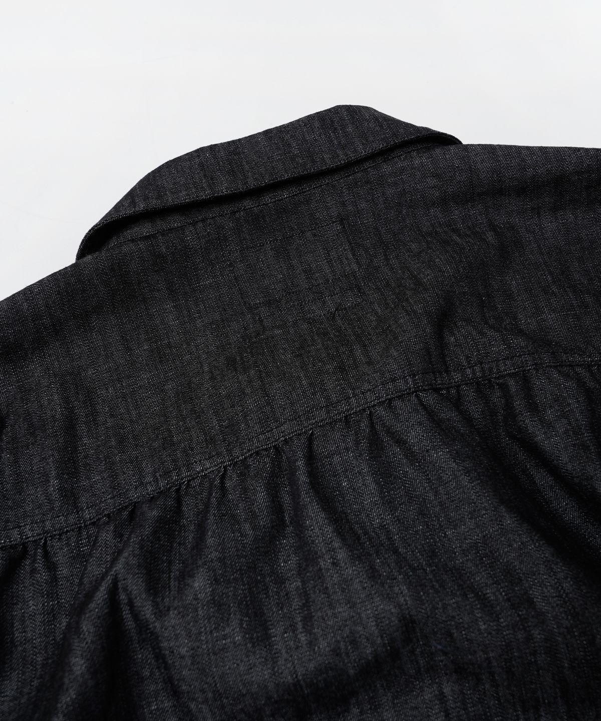 프리즘웍스(FRIZMWORKS) SHIRRING TRUCKER JACKET _ BLACK