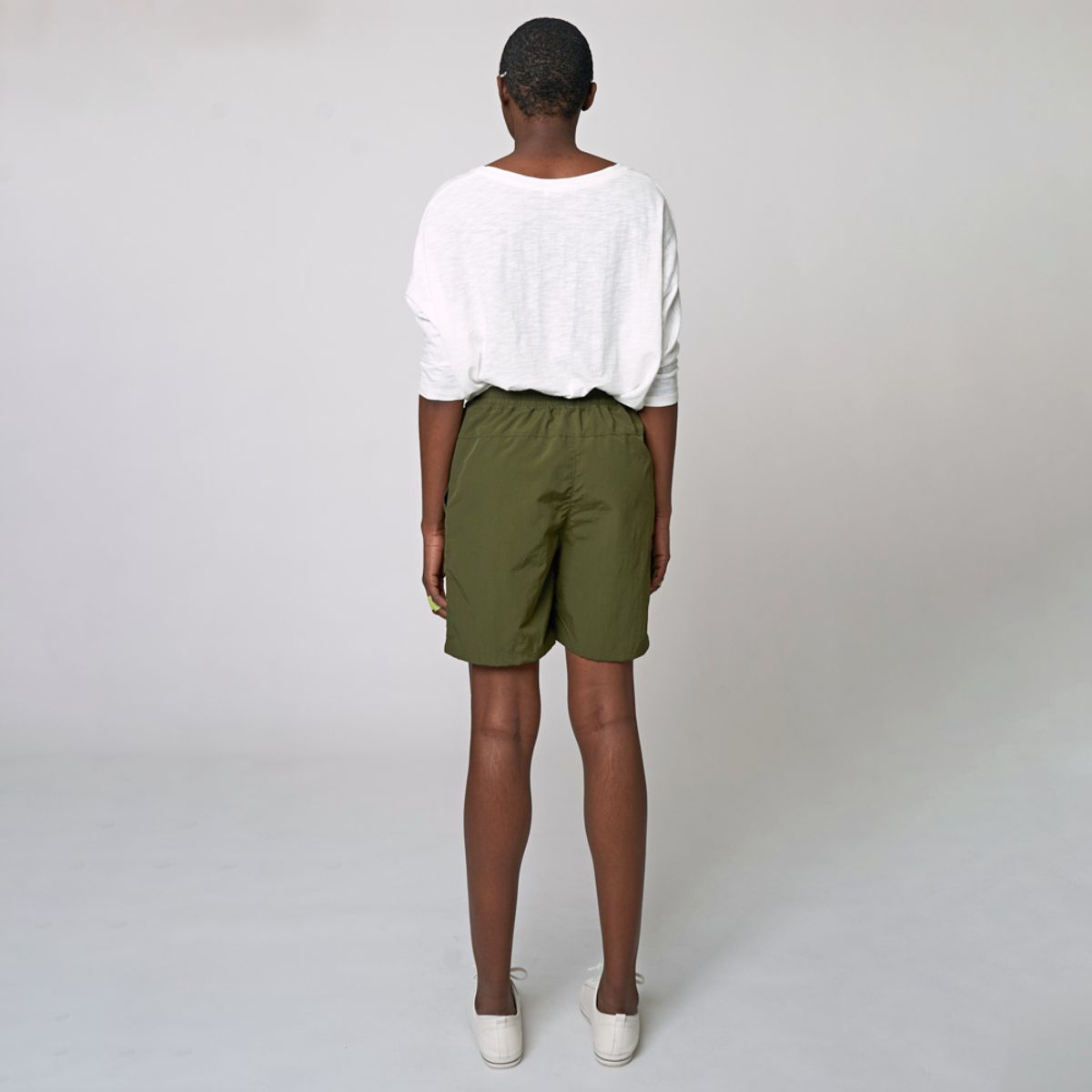 애스플래폼(ATHPLATFORM) AW31TL04 돌먼슬리브 레이어탑_오프 화이트