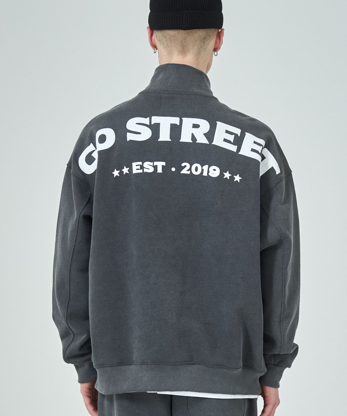 고스트릿(GOSTREET) 피그먼트 하프 집업 스웨트 셔츠  블랙