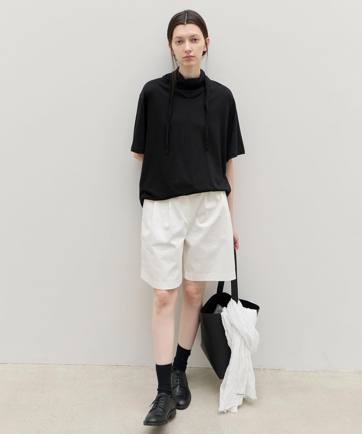 르바(LEVAR) Essential Cotton Half Pants - Off White